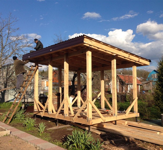 Монтаж винтовых свай под беседку в Зоринске