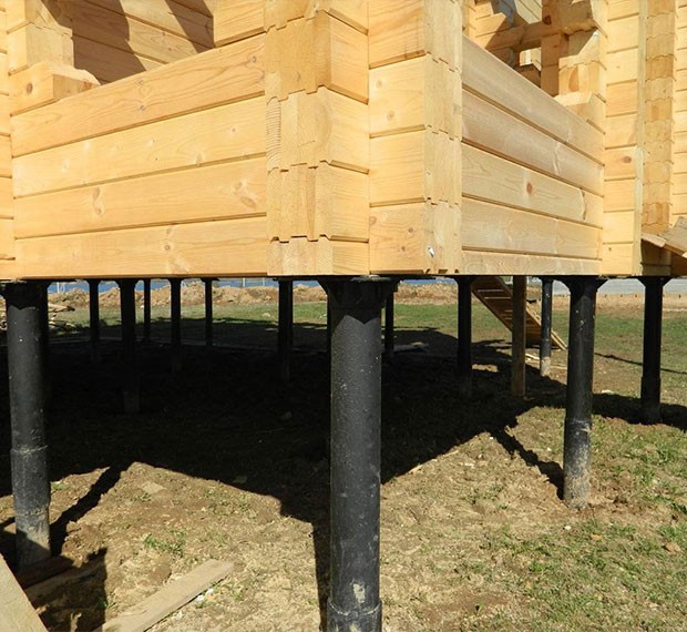 Винтовой фундамент под дом из бруса в Зоринске